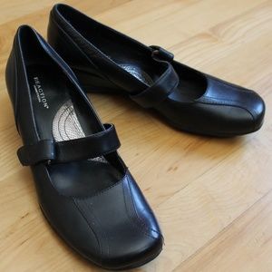 KENNETH COLE Reaction Leather Flats